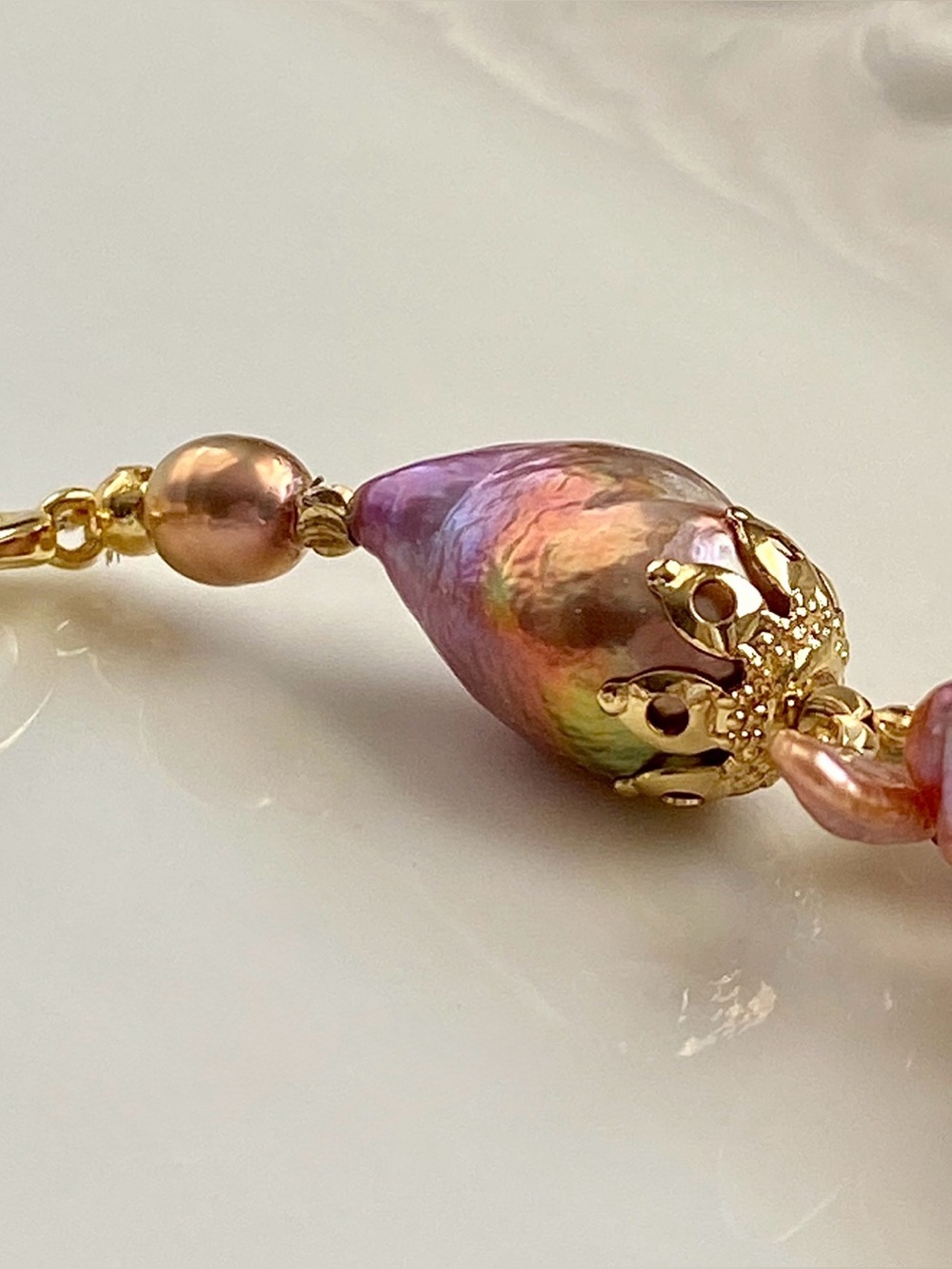 B180-Handmade High Quality Flower Pearl And Metallic Avocado Pearl Bracelet - Picture 5 of 16